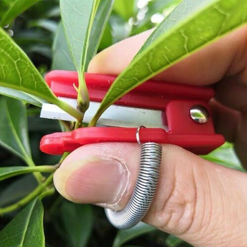 Мини-секатор на палец для обрезки растений
